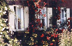Die Fassade des Waldhauses